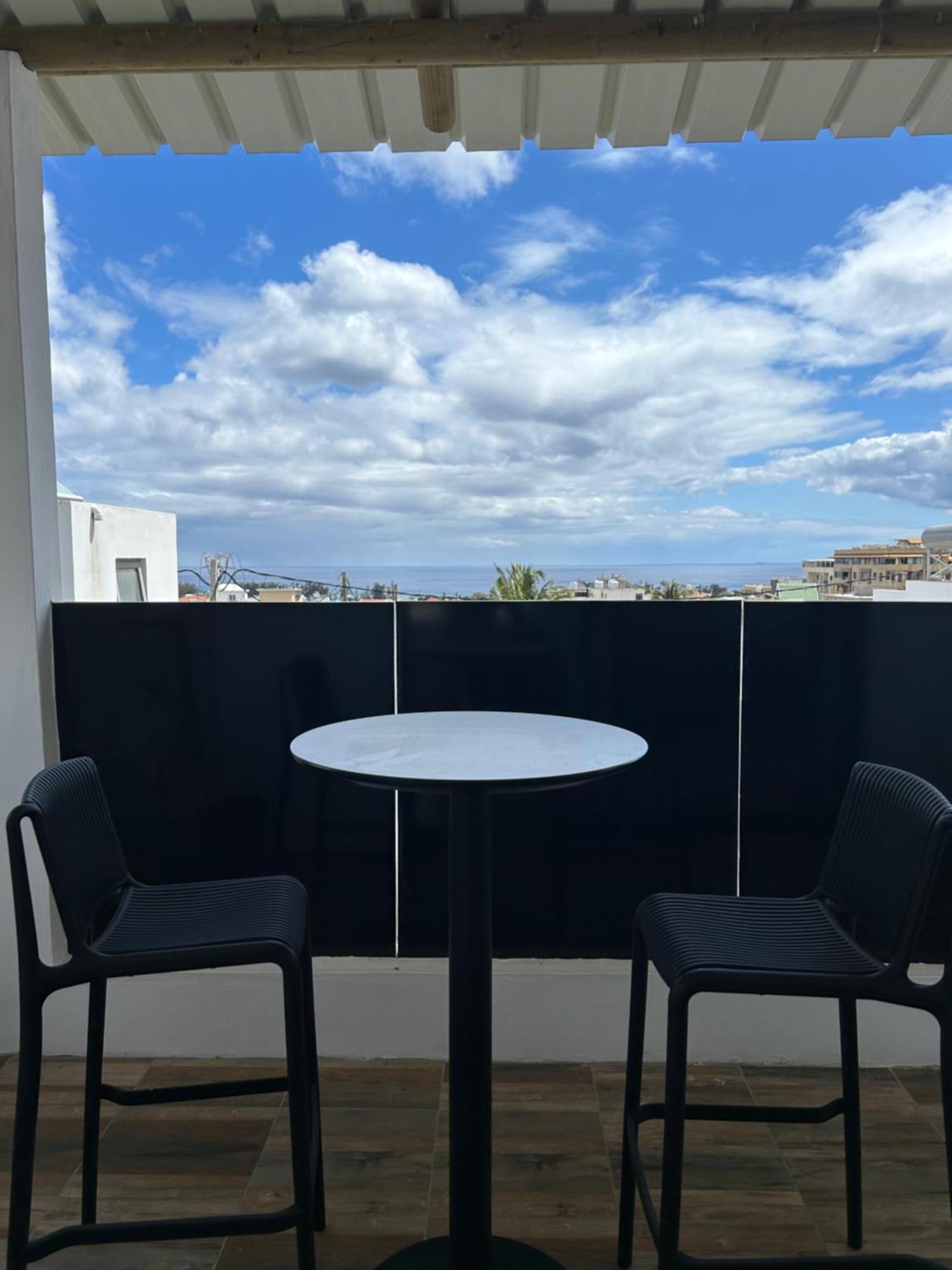 Amazing Sunset View Rooftop. Flic-en-Flacq Exterior foto